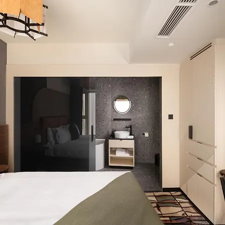 Gin Hotel 4*