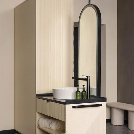 Gin Hotel