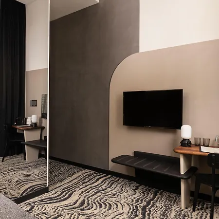 Gin Hotel
